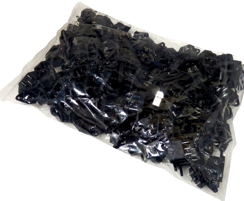 Bag of 100 - IEC C14 Mains inlet scoket 10/15Amp 250VAC 4.8mm Tab or Solder. Rong Heng SS-7B-VDE.